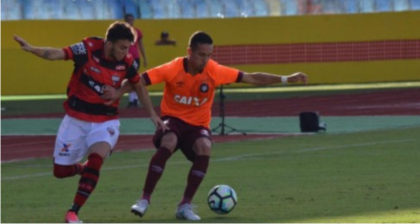 Atlético-PR faz gol no início, segura Atlético-GO e sai da zona da degola