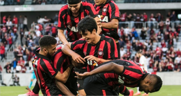 Atlético-PR bate o Vitória de virada e chega a 4 vitórias seguidas