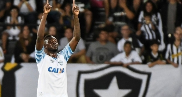 Lei do ex! Joel faz dois em vitória do Avaí e tira Botafogo do G4