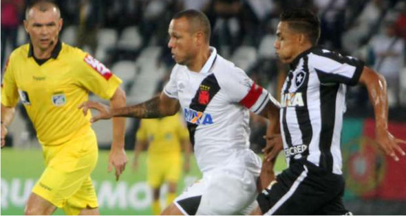 Botafogo vence Vasco com dois de Roger e encerra jejum de 11 jogos