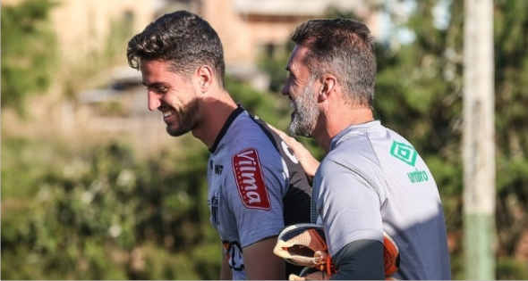 Em duelo da família Mancini, filho leva a melhor e Atlético vence a Chape