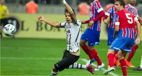 Corinthians mantém ritmo e vence Bahia por 3 a 0 antes de jogaço no Sul