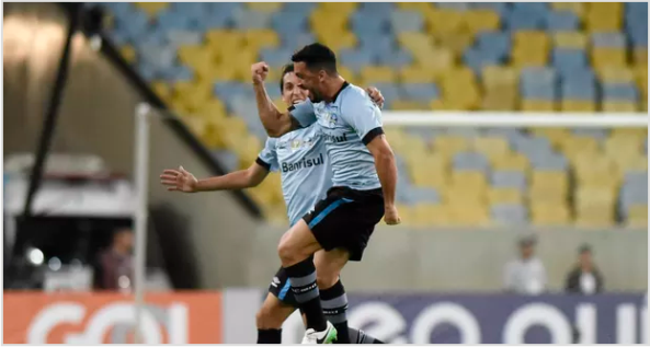 Grêmio vence e cola no Corinthians em dia de retorno de Richarlison ao Flu