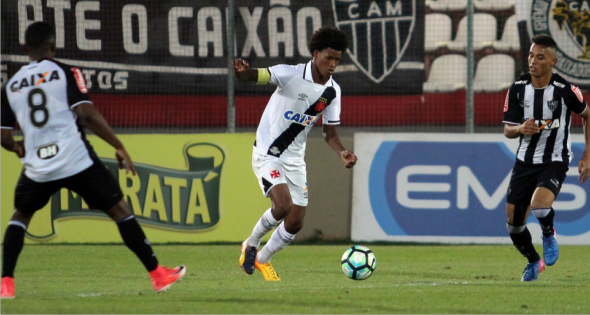 Jovem marca dois e garante vitória do Vasco sobre o Atlético-MG no Horto