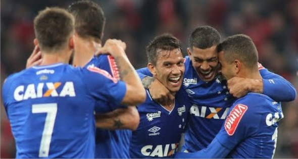 Com autoridade, Cruzeiro vence fora de casa e aumenta crise do Atlético-PR