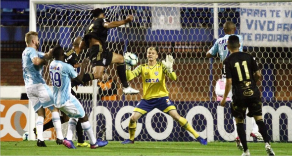 Avaí e Ponte Preta fazem jogo fraco na Ressacada e ficam no 0 a 0