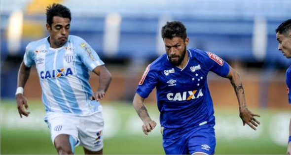 Avaí respira com vitória simples e impede Cruzeiro de chegar ao G-6