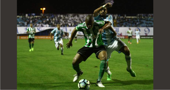 Em ‘despedida’, Kléber marca na goleada do Coritiba sobre o Avaí