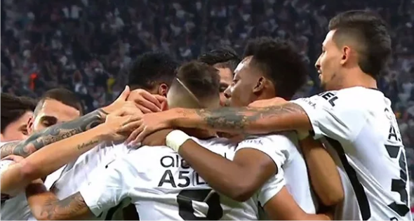 Corinthians tem defesa vazada após 7 jogos e empata com Atlético-PR em casa