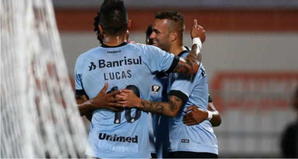Grêmio tira invencibilidade do Fla na Ilha do Urubu e toma vice-liderança
