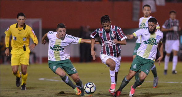 Chapecoense faz gol polêmico, mas Fluminense arranca empate nos acréscimos