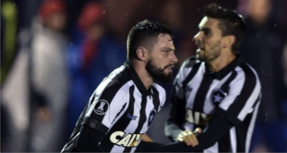 Botafogo apronta sobre Nacional e vence fora outro campeão da Libertadores