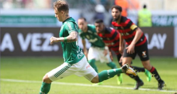 Palmeiras toma sustos, mas bate Vitória com show de Dudu e alivia pressão