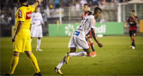 Flamengo perde, mas elimina o Santos com falhas de Muralha e polêmica