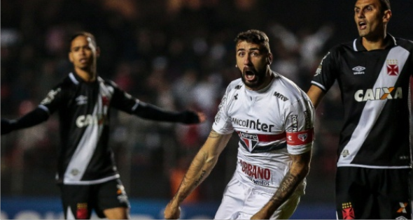 Elétrico, São Paulo bate o Vasco em casa, mas segue na zona da degola