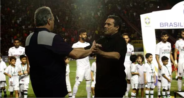 Em noite de homenagens a Abel, Sport e Flu empatam em jogo elétrico