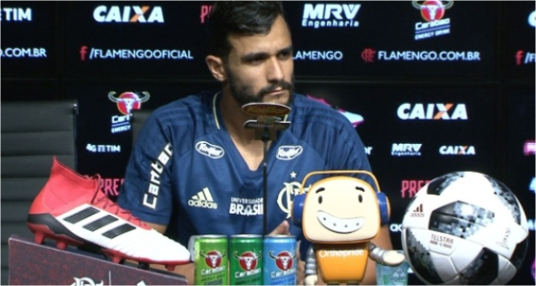 Raposa e até arroz: clubes inovam para exibir patrocínio em entrevistas