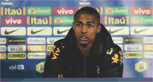 Cotado para substituir Neymar, Douglas Costa avisa: “Tarefa muito difícil”