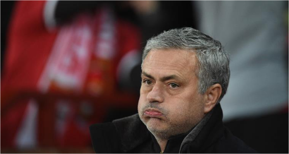 Ídolos do United e imprensa inglesa detonam Mourinho após eliminação