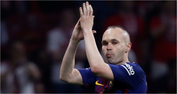 Iniesta chora e anuncia saída do Barcelona após 16 temporadas