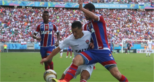 Pivô de polêmica na 1ª fase marca e põe Bahia em vantagem contra Vitória