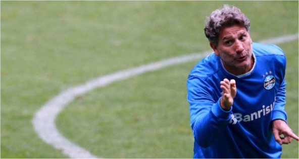 Renato brinca com Tite e gremistas na seleção: “Levaria uns oito”