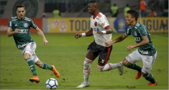 Palmeiras e Fla empatam em jogo com confusão e seis expulsões no final