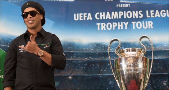 Com passaporte retido, Ronaldinho Gaúcho é ausência em evento em Dubai