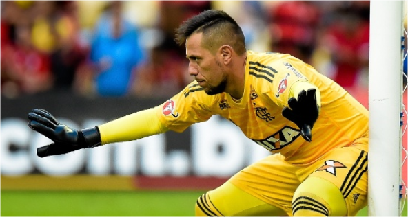 Flamengo resolve problema com Diego Alves e desiste de contratar goleiro